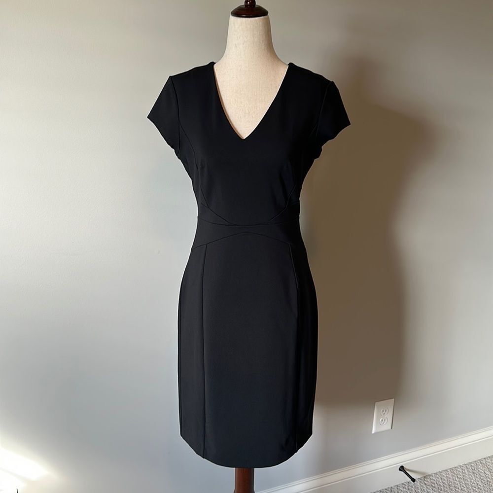 Halogen sz 4 short sleeve little black dress full zip back knee length